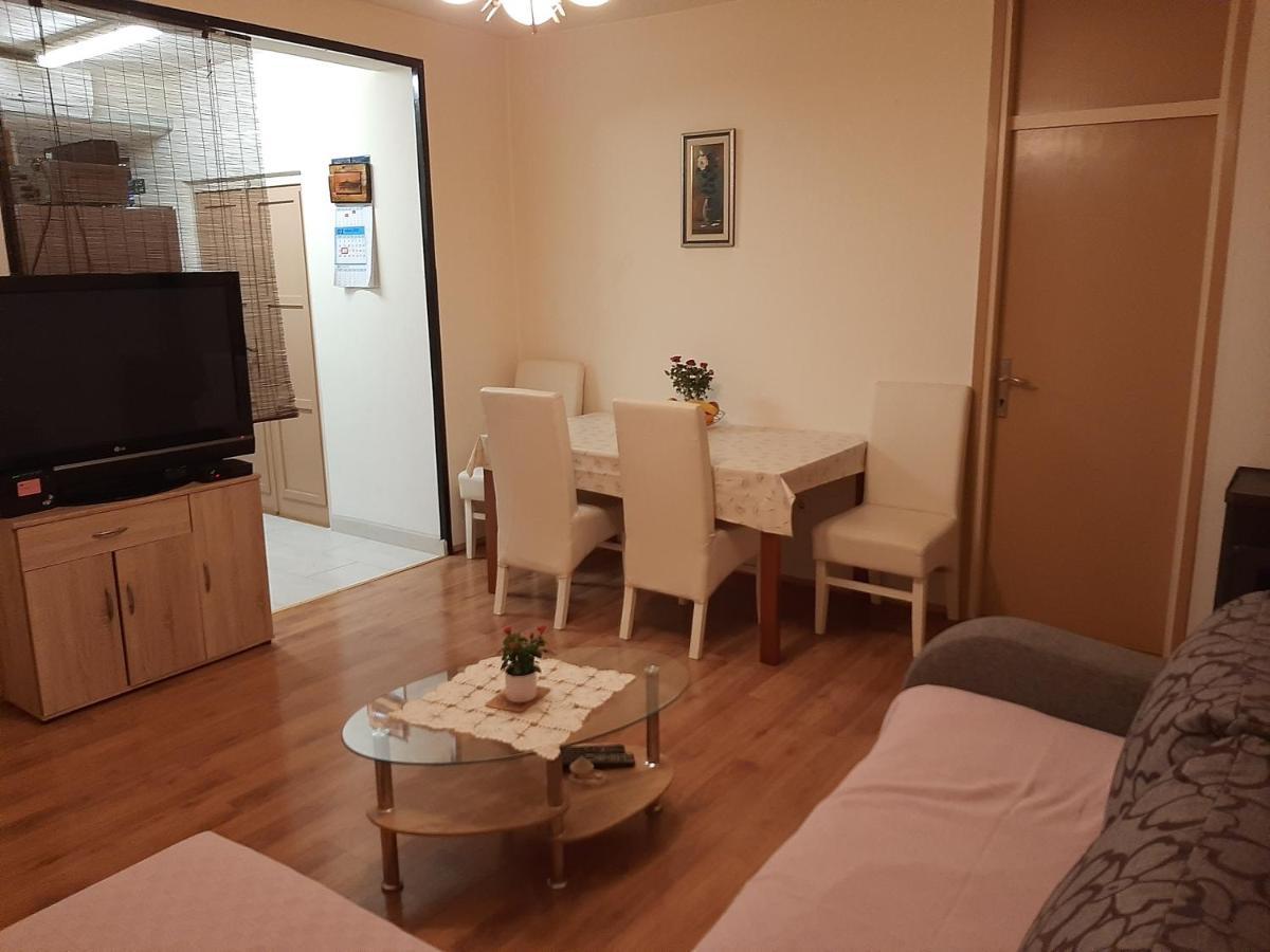 Apartment Mia ロヴィニ エクステリア 写真